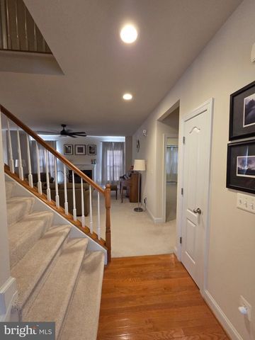 5394 MACDONALD RD, Woodbridge, VA 22193