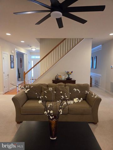 5394 MACDONALD RD, Woodbridge, VA 22193