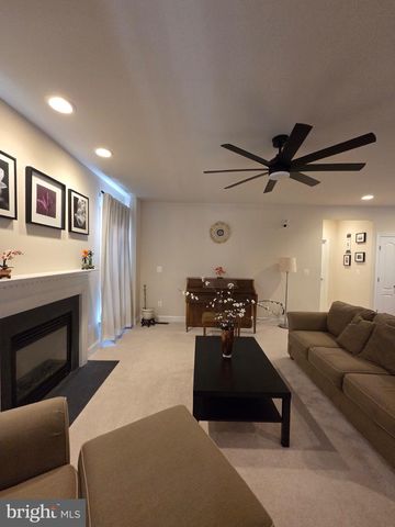 5394 MACDONALD RD, Woodbridge, VA 22193