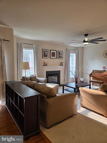 5394 MACDONALD RD, Woodbridge, VA 22193