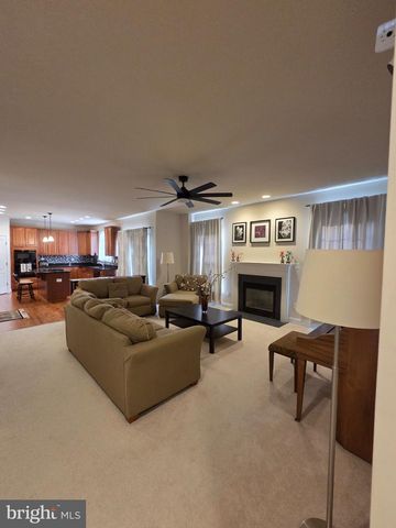 5394 MACDONALD RD, Woodbridge, VA 22193