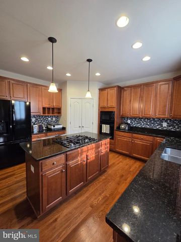 5394 MACDONALD RD, Woodbridge, VA 22193