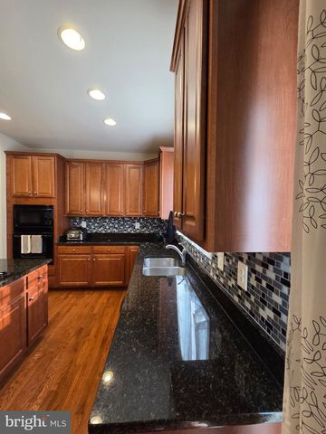 5394 MACDONALD RD, Woodbridge, VA 22193