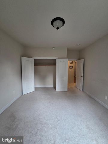 5394 MACDONALD RD, Woodbridge, VA 22193