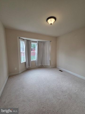 5394 MACDONALD RD, Woodbridge, VA 22193