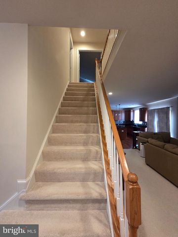 5394 MACDONALD RD, Woodbridge, VA 22193