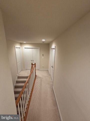 5394 MACDONALD RD, Woodbridge, VA 22193