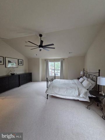 5394 MACDONALD RD, Woodbridge, VA 22193