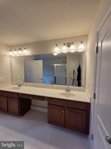 5394 MACDONALD RD, Woodbridge, VA 22193