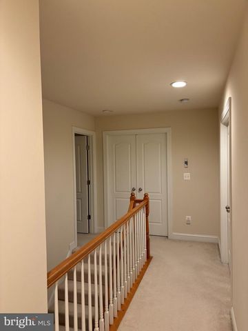 5394 MACDONALD RD, Woodbridge, VA 22193