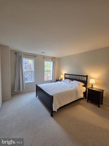 5394 MACDONALD RD, Woodbridge, VA 22193