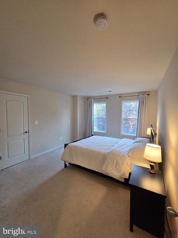 5394 MACDONALD RD, Woodbridge, VA 22193