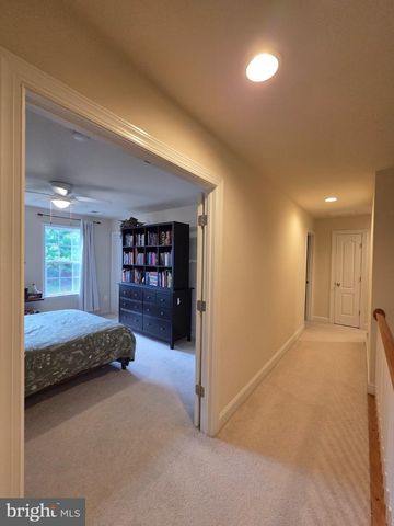 5394 MACDONALD RD, Woodbridge, VA 22193