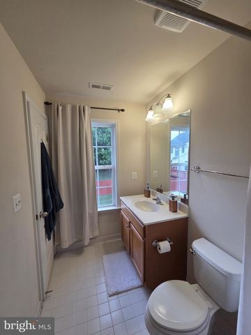 5394 MACDONALD RD, Woodbridge, VA 22193