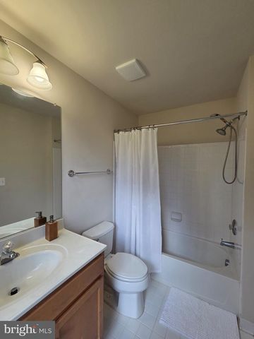5394 MACDONALD RD, Woodbridge, VA 22193