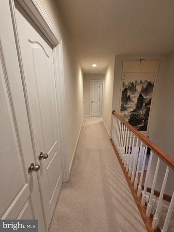 5394 MACDONALD RD, Woodbridge, VA 22193