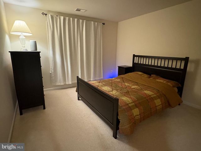 5394 MACDONALD RD, Woodbridge, VA 22193