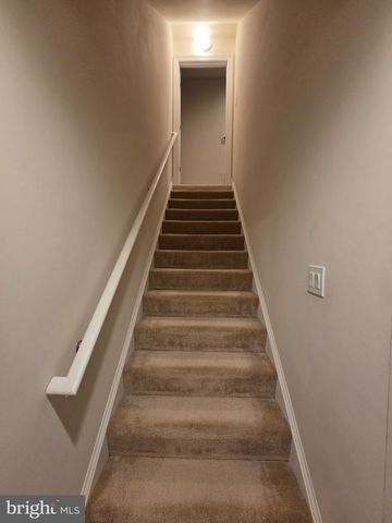 5394 MACDONALD RD, Woodbridge, VA 22193