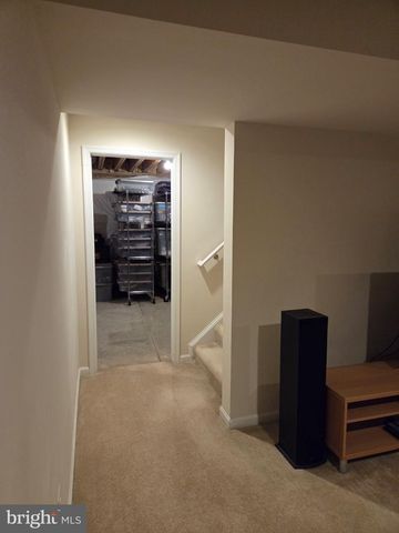 5394 MACDONALD RD, Woodbridge, VA 22193