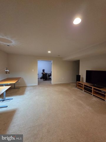 5394 MACDONALD RD, Woodbridge, VA 22193