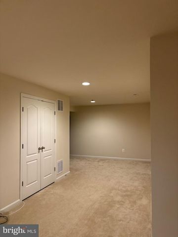 5394 MACDONALD RD, Woodbridge, VA 22193