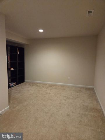 5394 MACDONALD RD, Woodbridge, VA 22193