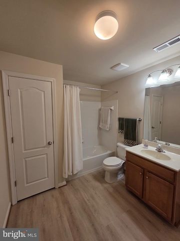 5394 MACDONALD RD, Woodbridge, VA 22193