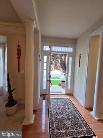 5394 MACDONALD RD, Woodbridge, VA 22193