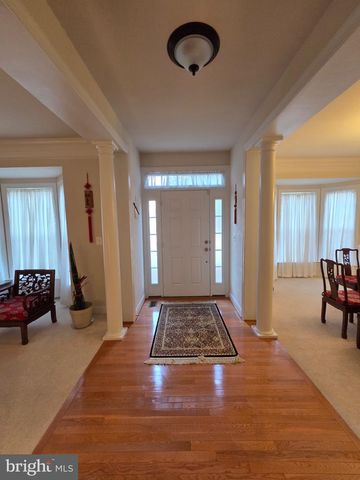 5394 MACDONALD RD, Woodbridge, VA 22193