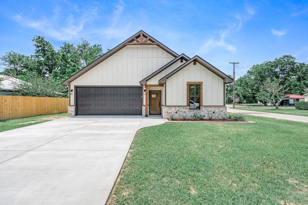 213 Turman Street, Mineola, TX 75773