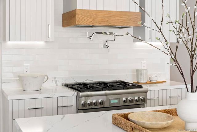 7216 FAY AVE, La Jolla, CA 92037