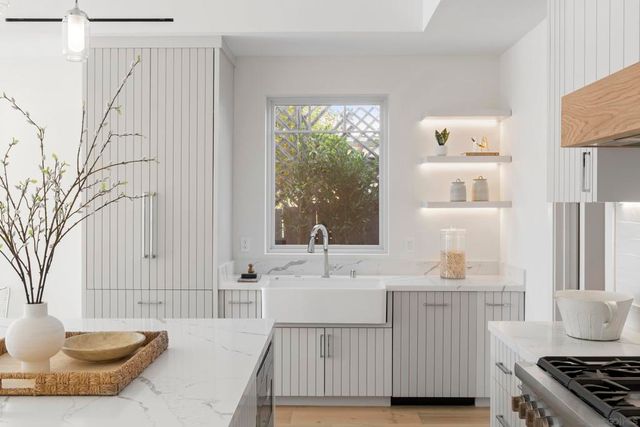 7216 FAY AVE, La Jolla, CA 92037