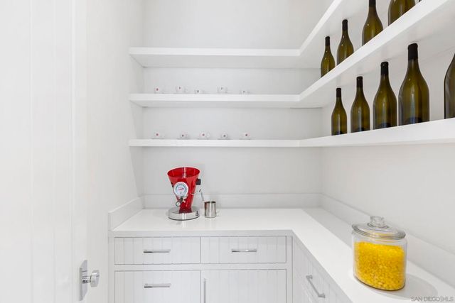 7216 FAY AVE, La Jolla, CA 92037