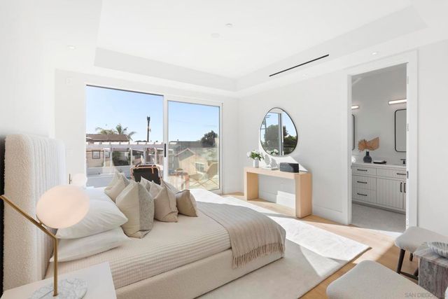 7216 FAY AVE, La Jolla, CA 92037