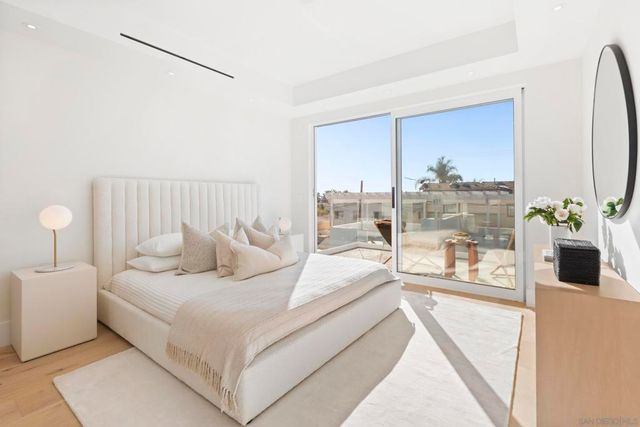 7216 FAY AVE, La Jolla, CA 92037