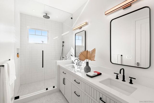 7216 FAY AVE, La Jolla, CA 92037