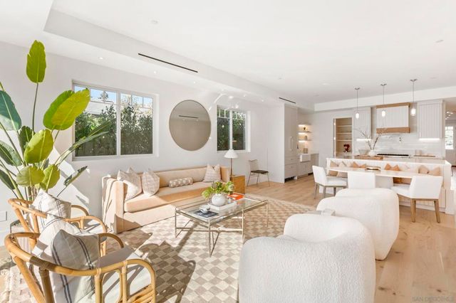 7216 FAY AVE, La Jolla, CA 92037