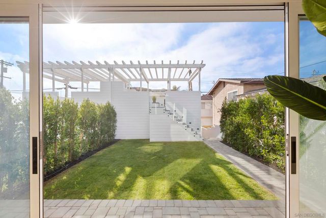 7216 FAY AVE, La Jolla, CA 92037