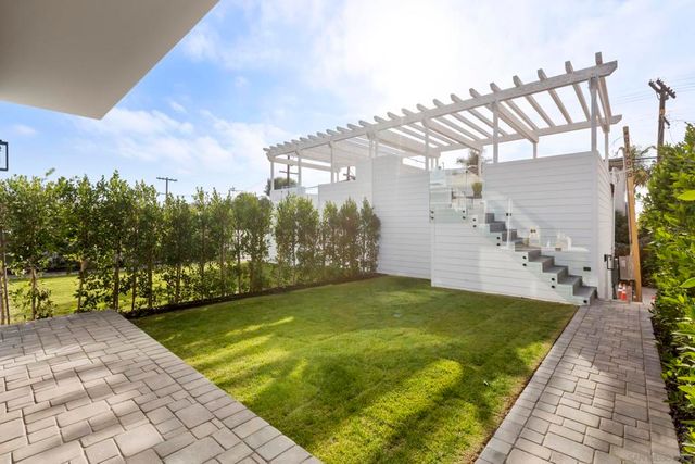 7216 FAY AVE, La Jolla, CA 92037