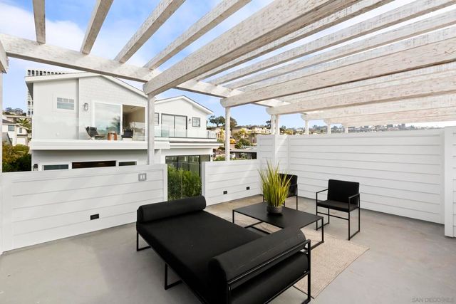 7216 FAY AVE, La Jolla, CA 92037