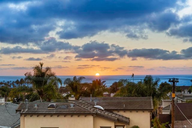 7216 FAY AVE, La Jolla, CA 92037