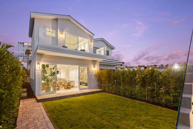 7216 FAY AVE, La Jolla, CA 92037