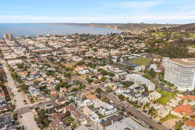 7216 FAY AVE, La Jolla, CA 92037