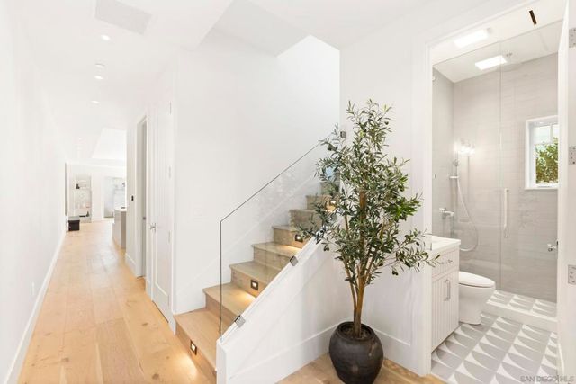 7216 FAY AVE, La Jolla, CA 92037