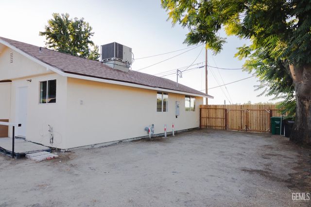401 Klassen Drive, Shafter, CA 93263