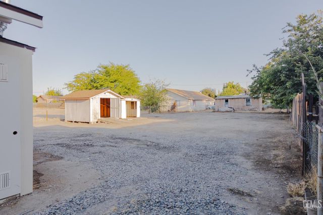 401 Klassen Drive, Shafter, CA 93263