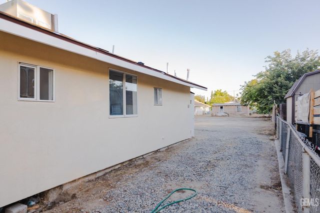 401 Klassen Drive, Shafter, CA 93263