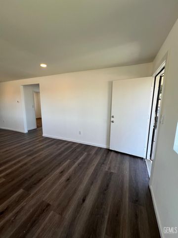 401 Klassen Drive, Shafter, CA 93263