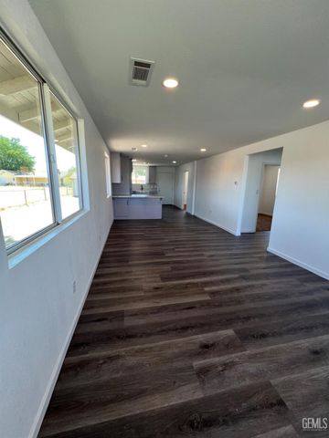 401 Klassen Drive, Shafter, CA 93263