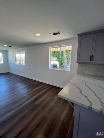 401 Klassen Drive, Shafter, CA 93263